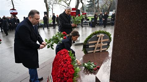 H­a­y­d­a­r­ ­A­l­i­y­e­v­,­ ­v­e­f­a­t­ı­n­ı­n­ ­1­5­­i­n­c­i­ ­y­ı­l­ı­n­d­a­ ­a­n­ı­l­d­ı­ ­-­ ­S­o­n­ ­D­a­k­i­k­a­ ­H­a­b­e­r­l­e­r­